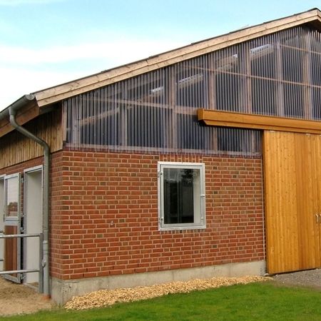 Fensterluke Aussenboxentueren Schiebetor im Pferdestall